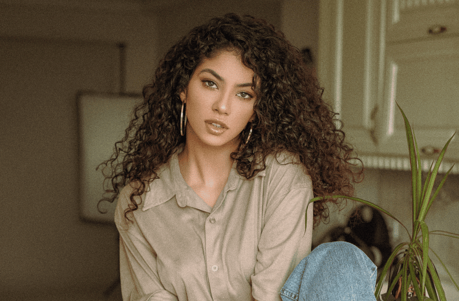 Redefinește-ți buclele - sfaturi pentru părul creț deteriorat 1 colagenul si produsele potrivite redau frumusetea buclelor