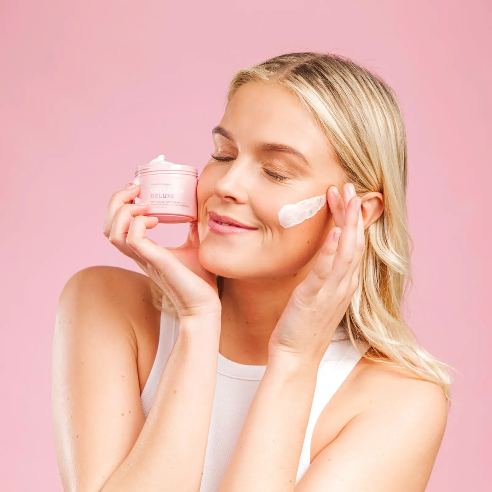 Crema de zi cu Retinol Gama Colagen Deluxe imbunatatita cu Retinol, Acid Hialuronic, Colagen Marin, Vitamina E, Unt de Shea, Ulei de Jojoba, Aloe Vera - 50 ml Crema de zi cu Retinol Gama Colagen Deluxe imbunatatita cu Retinol, Acid Hialuronic, Colagen Marin, Vitamina E, Unt de Shea, Ulei de Jojoba, Aloe Vera - 50 ml